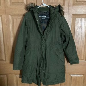 THE NORTH FACE WOMEN’S PARKA IN ARMY GREEN